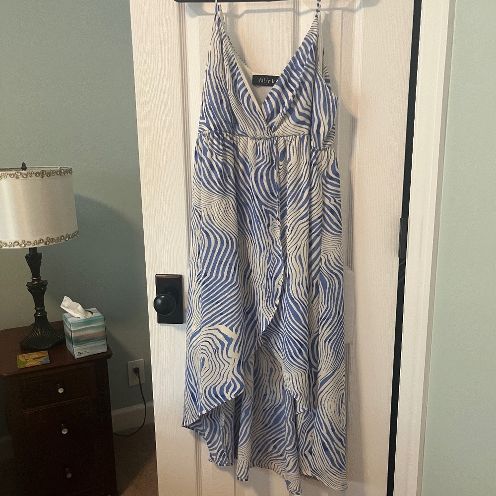 Fab’rik NWOT Blue & White Hi/Lo Sleeveless Dress. Perfect for summer. Lined.